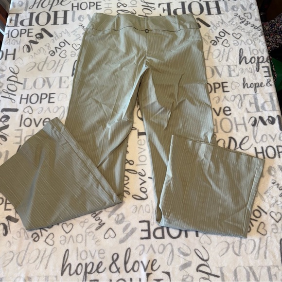 Zone choc | vintage women's small green pinstripe flared pants, matching blazer - Picture 4 of 8